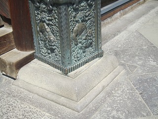 善光寺の本堂の柱